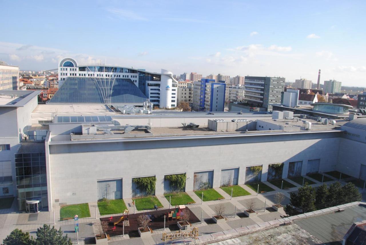 Hotel Labe Pardubice Exterior foto